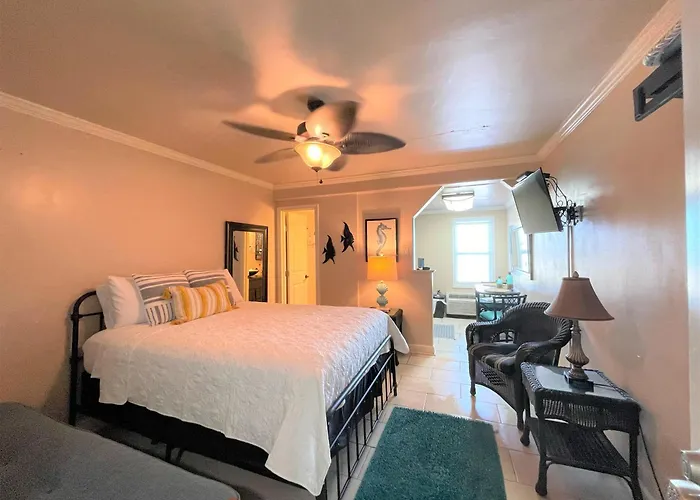 Suite Retreat @ Beachview 226